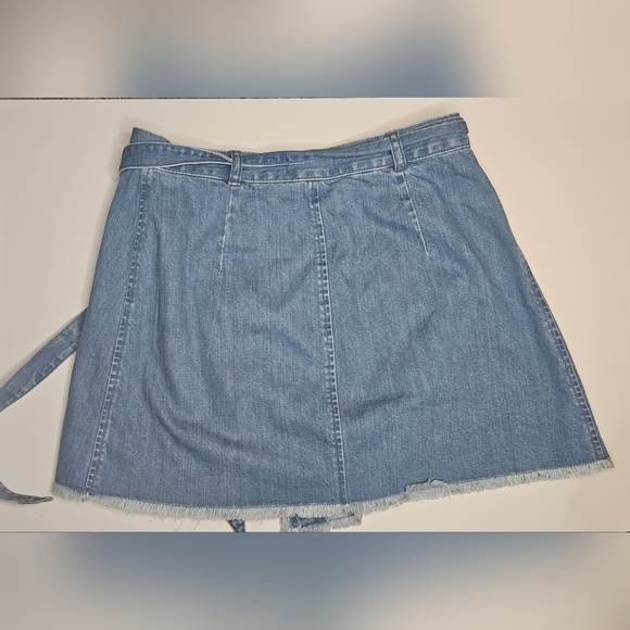 NWOT Madewell 100% Cotton Raw Hem Denim Wrap Skirt Size 4 - Picture 4 of 7